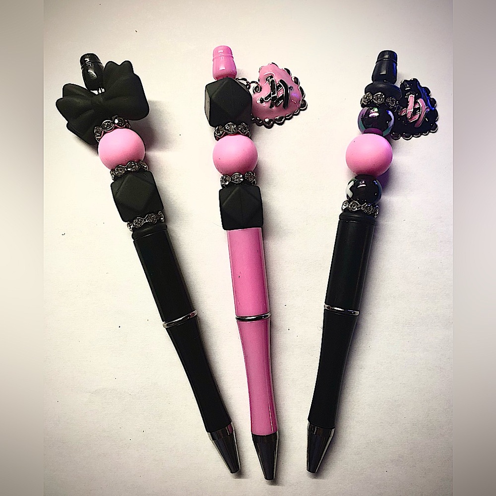 🩷Handmade🩷 Elegant Black and Pink beaded Pens